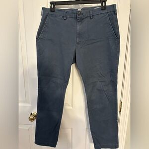 Gap essential Khaki slim pants